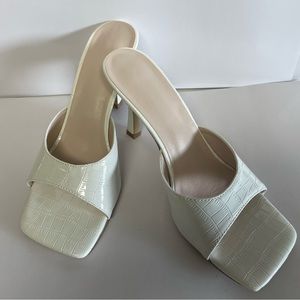 White Comfortable Summer Sandals
